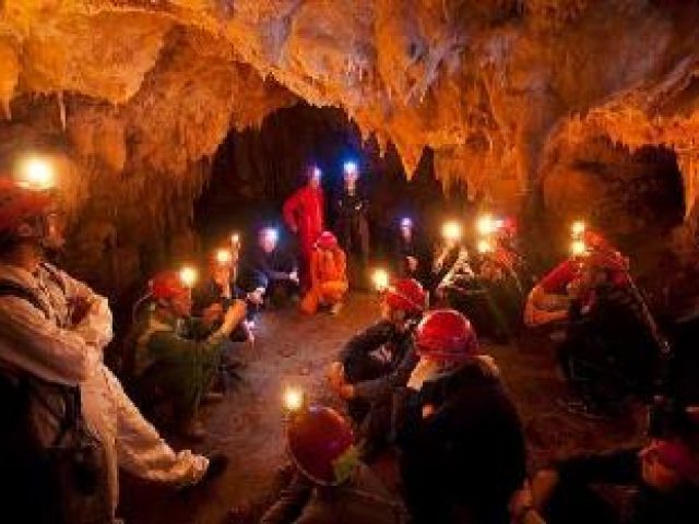 Abenteuer in  in der Höhle Modrić